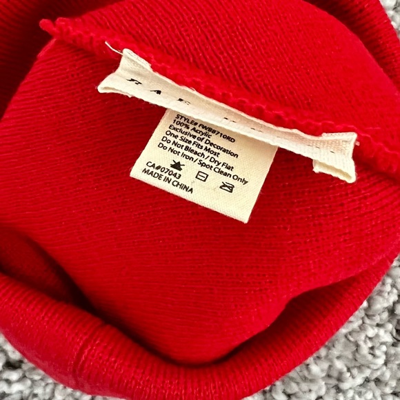 Rae Dunn MERRY Xmas Red Knit Beanie Hat Christmas Toque NWT - Picture 9 of 9